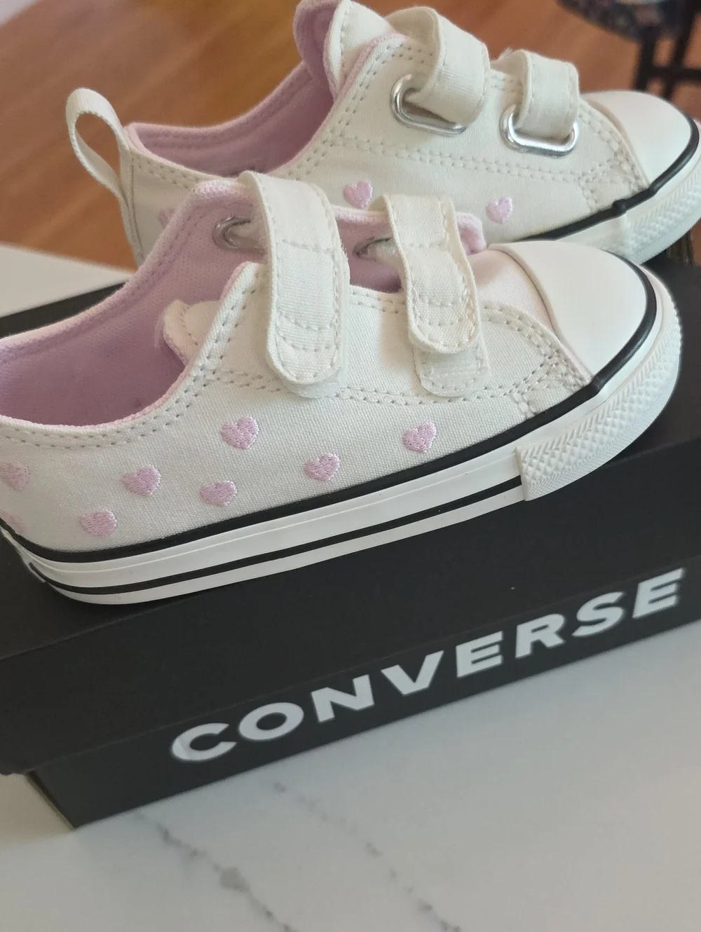 NEW Converse Chuck Taylor All Star Heart Sneakers-8 Toddler